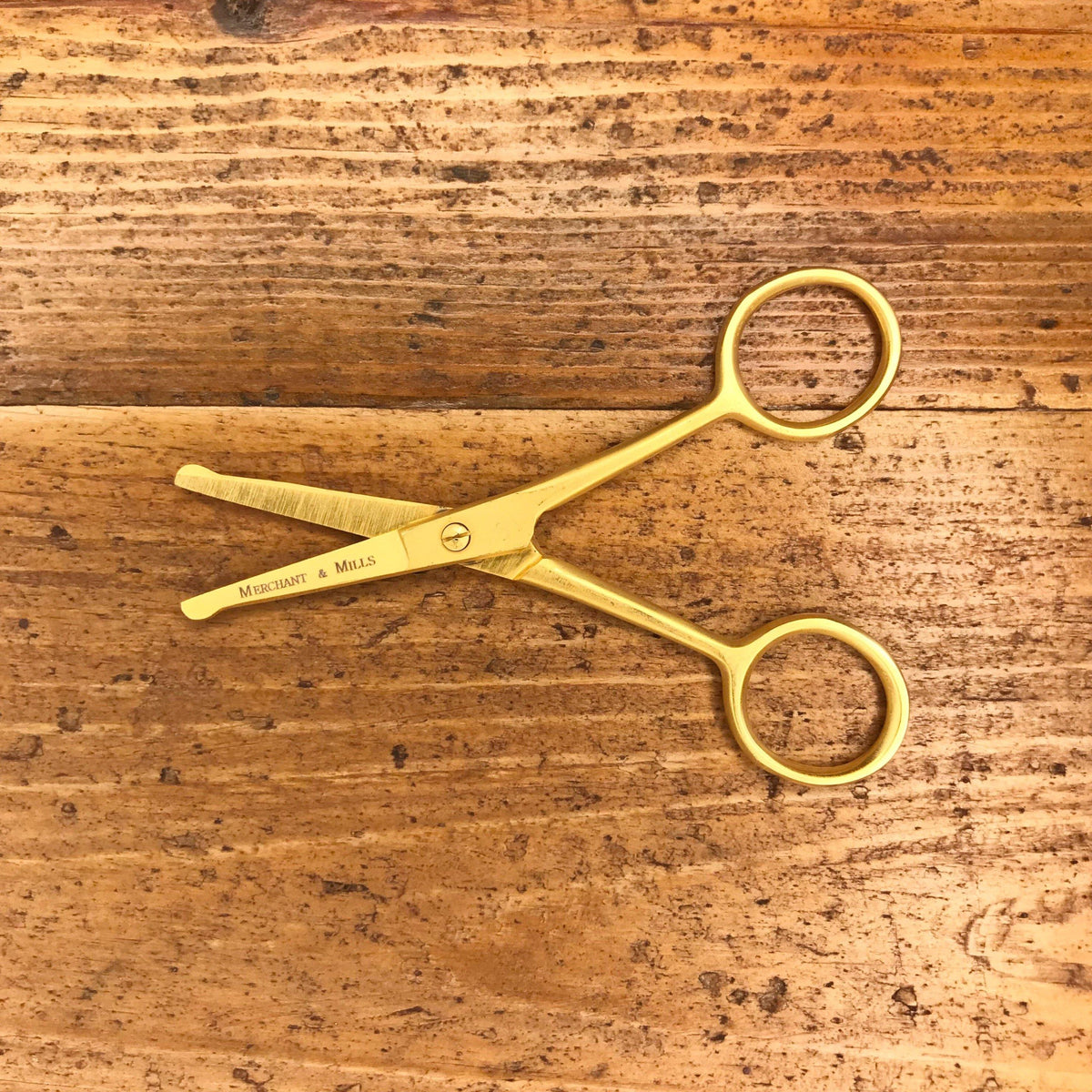 Merchant & Mills Short Safety Scissors - theweavingroom